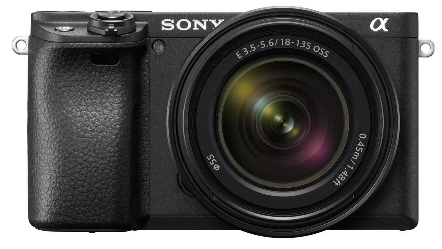 Sony Alpha ILCE-6400 systeemcamera met 18-135mm OSS objectief